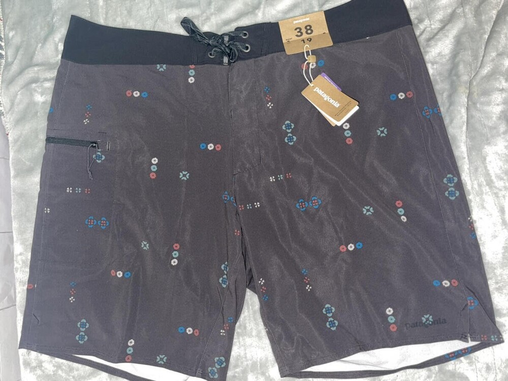 NWT Mens Patagonia Stretch Planing Boardshorts 19" Sz 38 Ink Black Floral